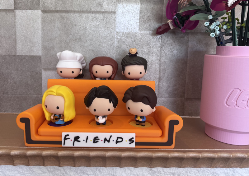 Friends Couch - Image 1